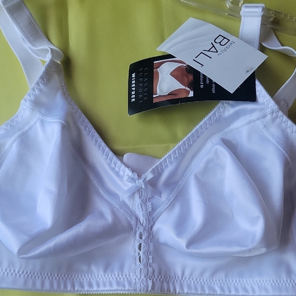Bali Women's Classic Confort White Intimates Bra Size 38D - Picture 3 of 7